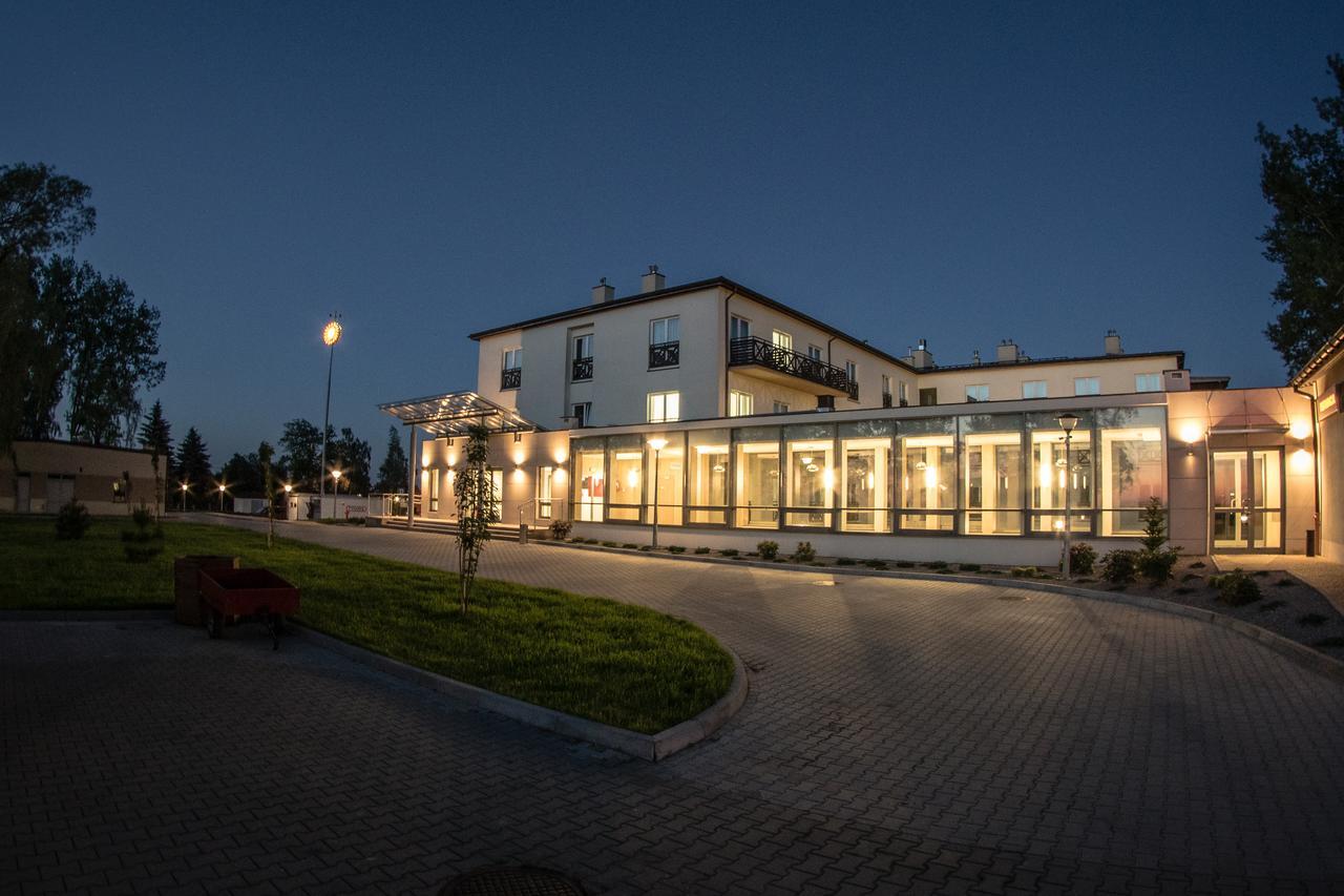 Hotel Radocza Park Business Esterno foto